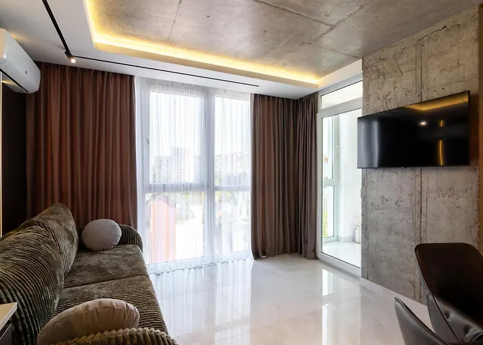 Leogrand Jacuzzi On Shevchenka 31A